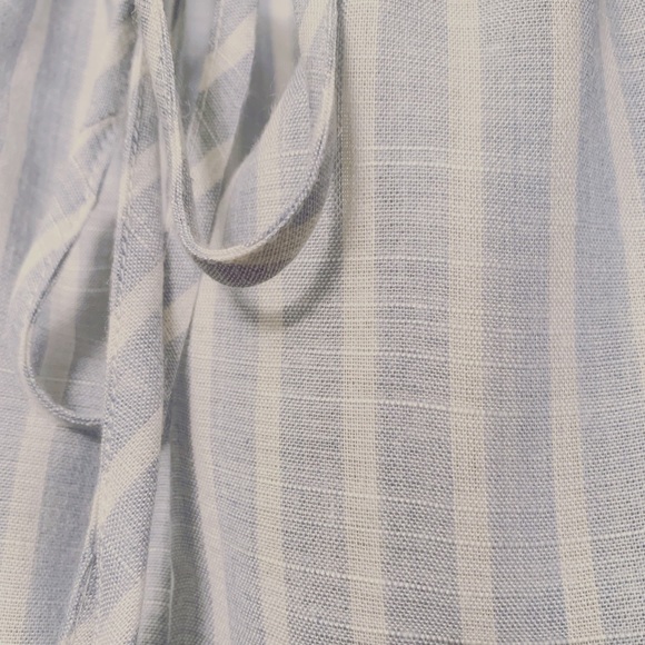 Women’s Lulu’s cold shoulder light blue top (L) - Picture 6 of 7